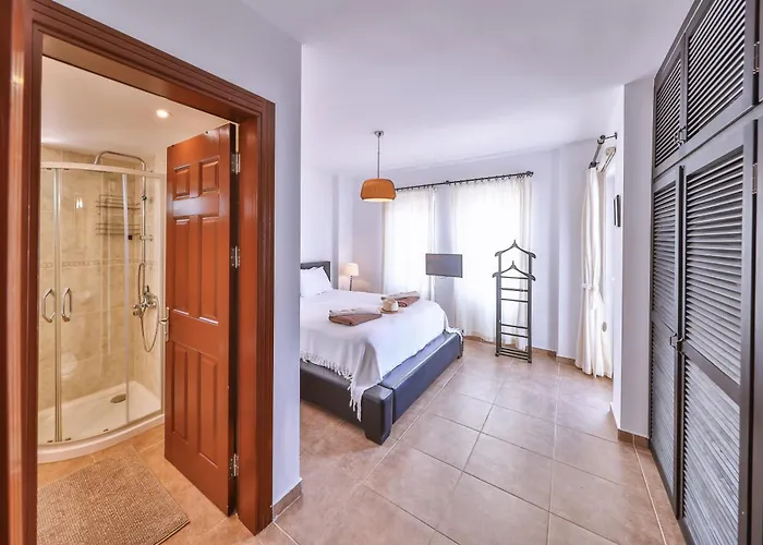 Penthouse The Grand, *